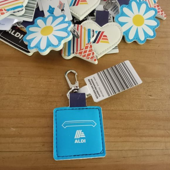 ALDI Super Fan Keychain Its An Aldi Thing 2024 Collection Quarter Keeper NWT - Picture 2 of 3